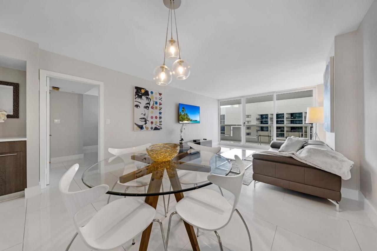 Bay Overlooking With Balcony Miami