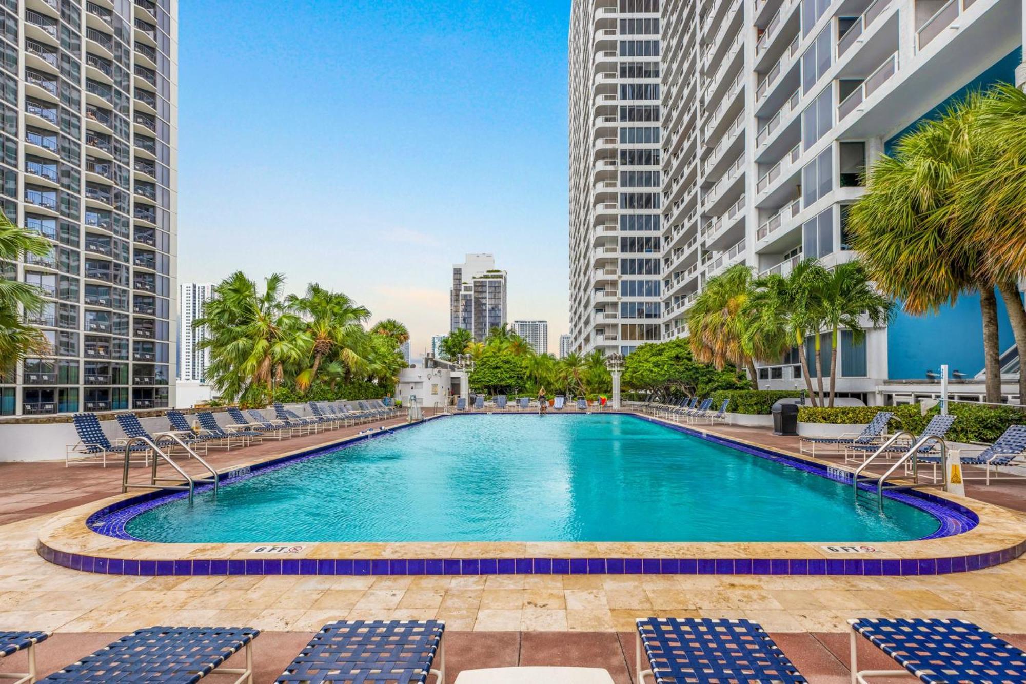 Bay Overlooking With Balcony Appartamento Miami